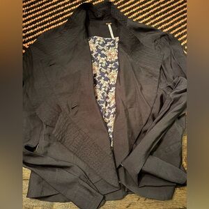 Free People lightweight cropped jacket size 4 excellent condition
